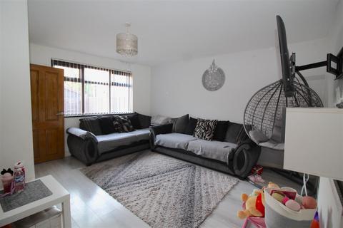 3 bedroom end of terrace house for sale, Churchill Road, Birmingham B9