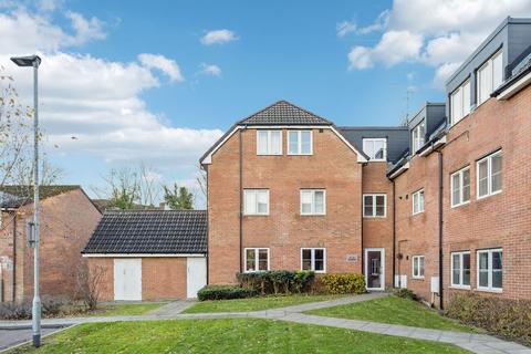 2 bedroom ground floor flat for sale, Applefield, Amersham HP7