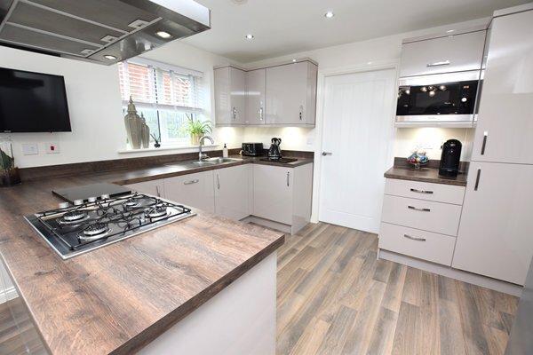 Open plan kitchen/diner