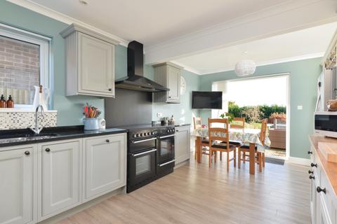 4 bedroom detached house for sale, Canterbury Road, Brabourne Lees