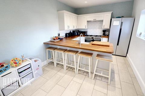 25 Common Road, Brierley, Barnsley, S72 9ER