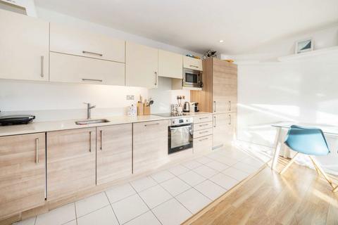 1 bedroom flat to rent, Cornell Square, London SW8