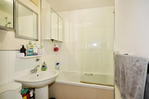 1 bedroom house to rent, Maple Gate, Loughton IG10