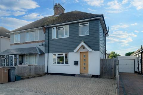 3 bedroom semi-detached house for sale, Pentland Avenue, Chelmsford CM1