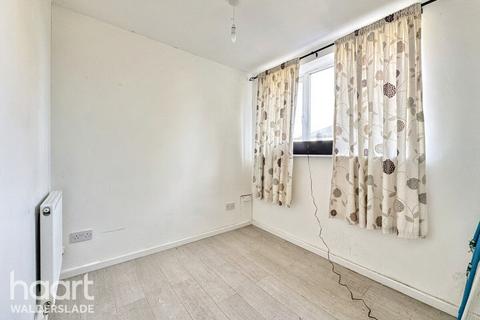 1 bedroom flat to rent, High Street, SHEERNESS