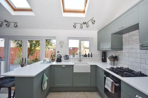 3 bedroom semi-detached house for sale, Meadowlands Road, Cambridge