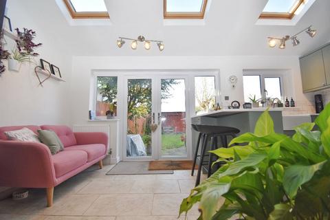 3 bedroom semi-detached house for sale, Meadowlands Road, Cambridge