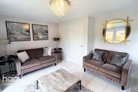 2 bedroom semi-detached house to rent, South Park Way, Leeds