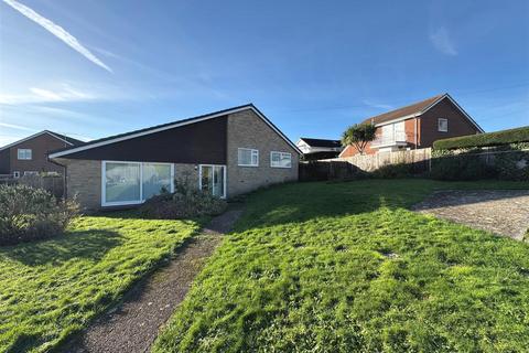 3 bedroom detached bungalow to rent, Caws Avenue, Seaview, PO34 5JU