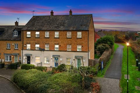 4 bedroom end of terrace house for sale, Stonechat Road, Rugby, CV23