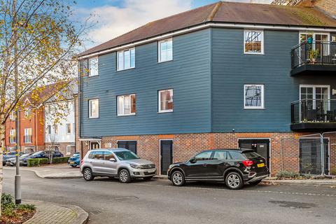 2 bedroom flat for sale, Woodland Road, Dunton Green, Sevenoaks, Kent