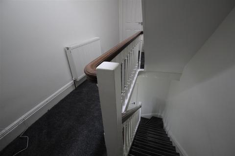 1 bedroom in a house share to rent, St Michaels Villas, Headingley, Leeds, LS6 3AF