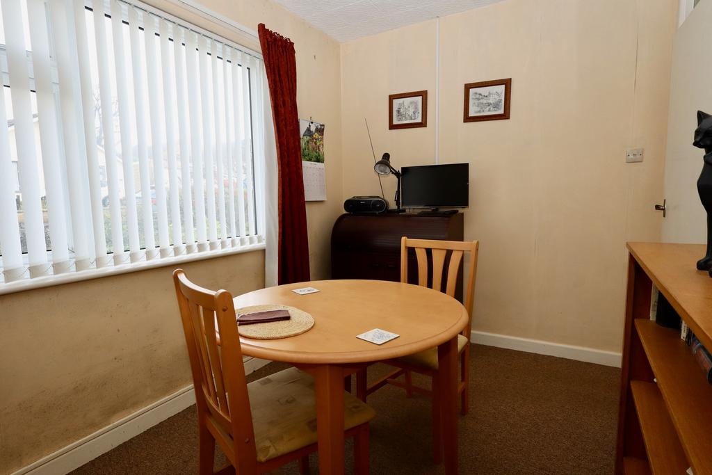 Bedroom 2/dining room