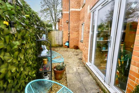 8, Alfred Court Gate Lane, Wells, BA5 1DJ