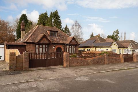 4 bedroom bungalow to rent, Brighton Road, Tadworth