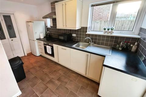 3 bedroom semi-detached house to rent, Cavell Square, Kent CT14