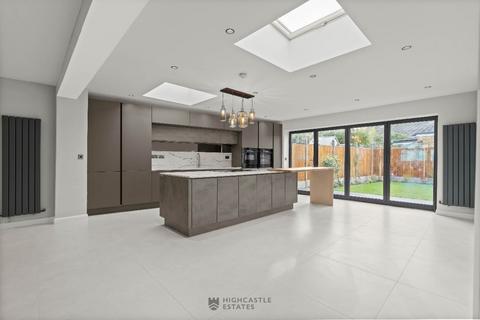 102 Withy Mead, London, E4 6JW
