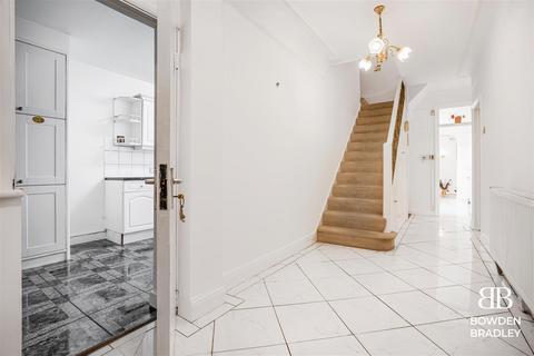 5 bedroom semi-detached house for sale, Hillington Gardens, Woodford Green