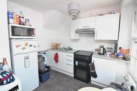 2 bedroom maisonette to rent, High Street, Ilfracombe EX34