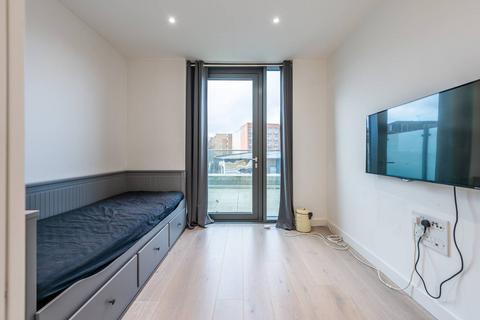 1 bedroom flat for sale, City North Place, Islington, N4