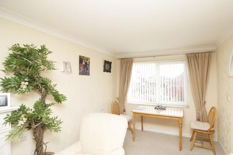 2 bedroom retirement property for sale, Poplar Court, Kings Road, Lytham St. Annes, FY8