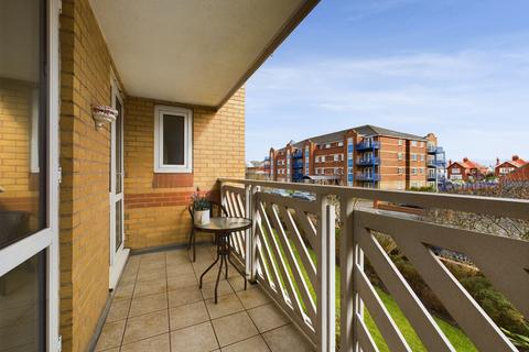 2 bedroom retirement property for sale, Poplar Court, Kings Road, Lytham St. Annes, FY8