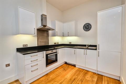 2 bedroom flat to rent, Carlisle Road, Eastbourne