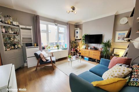 1 bedroom flat for sale, Green Lanes, Palmers Green, N13