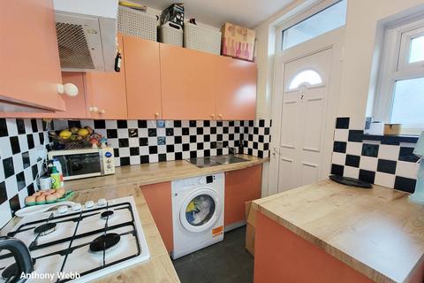 1 bedroom flat for sale, Green Lanes, Palmers Green, N13