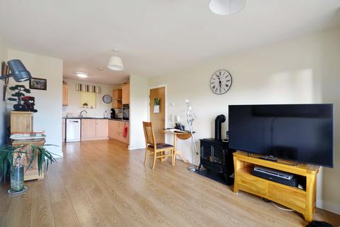 2 bedroom apartment for sale, at Alexandra Place, South Lake Crescent, Reading RG5