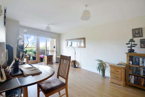 2 bedroom apartment for sale, at Alexandra Place, South Lake Crescent, Reading RG5