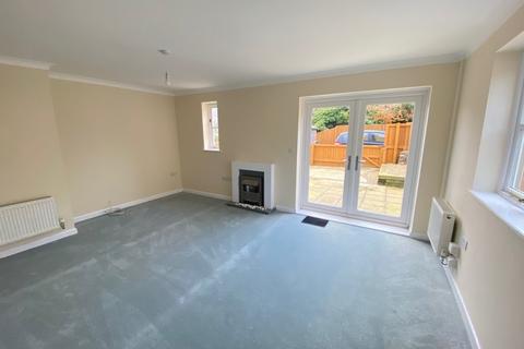 3 bedroom detached house to rent, Priory Fields, Horsley, Stroud, Gloucestershire, GL6