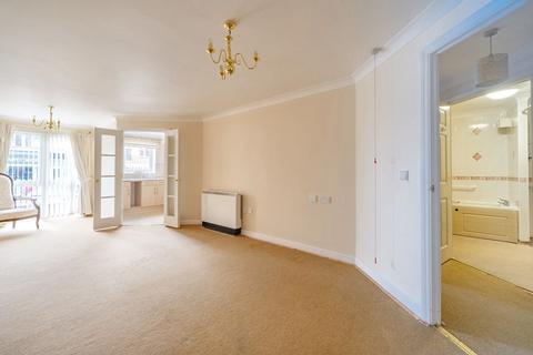 1 bedroom retirement property for sale, 4 Roman Court, High Street, Edenbridge, Kent, TN8 5LW