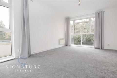 2 bedroom flat to rent, Hempstead Road, Watford