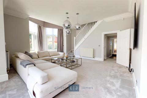 3 bedroom duplex for sale, Regents Drive, Claybrook Villas, Woodford Green IG8