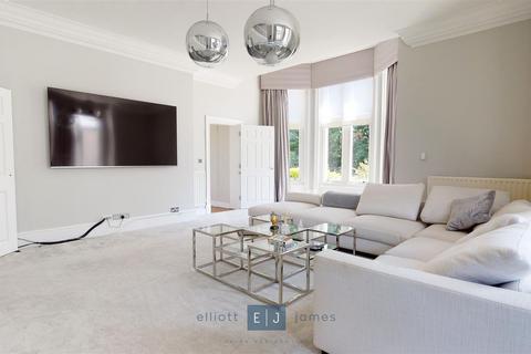 3 bedroom duplex for sale, Regents Drive, Claybrook Villas, Woodford Green IG8