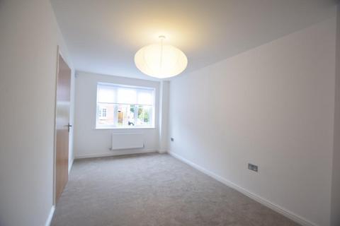 4 bedroom townhouse to rent, Holly Close, Stalybridge SK15