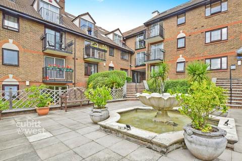 2 bedroom apartment to rent, Lansdowne Road Purley CR8