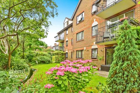 2 bedroom apartment to rent, Lansdowne Road Purley CR8