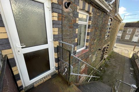 3 bedroom flat to rent, Heol Cae Gurwen, Ammanford SA18