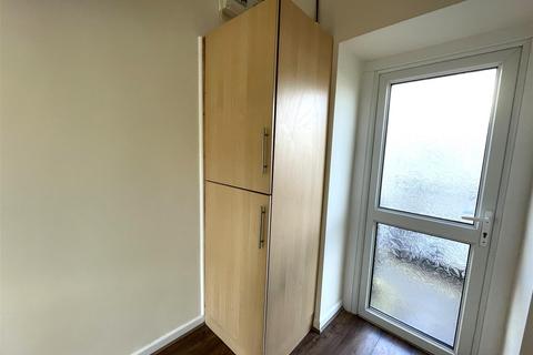 3 bedroom flat to rent, Heol Cae Gurwen, Ammanford SA18