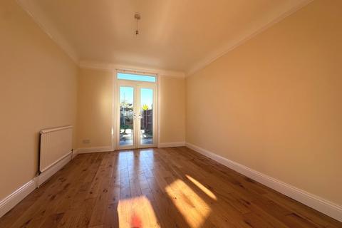 3 bedroom semi-detached house to rent, Stanton Road, Southampton