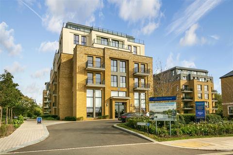 3 bedroom apartment to rent, Pinewood Gardens, Teddington