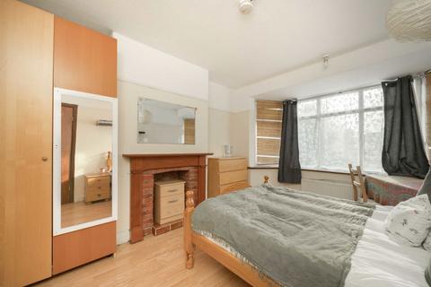 3 bedroom house for sale, Western Avenue, London W3