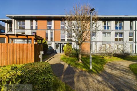 2 bedroom apartment to rent, Commonwealth Drive, Crawley, West Sussex. RH10 1AW