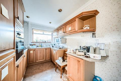 3 bedroom semi-detached house for sale, Loxley Avenue, Shirley, Solihull, West Midlands, B90