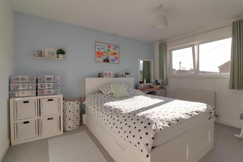 32 Brisbane, Stonehouse, GL10 2PX