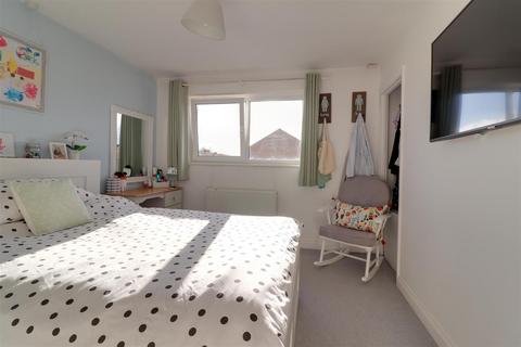 32 Brisbane, Stonehouse, GL10 2PX