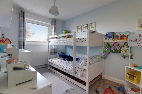 32 Brisbane, Stonehouse, GL10 2PX