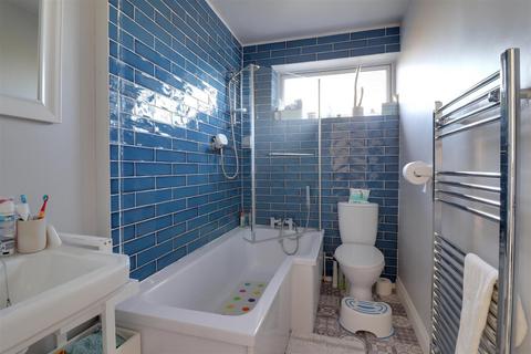 32 Brisbane, Stonehouse, GL10 2PX